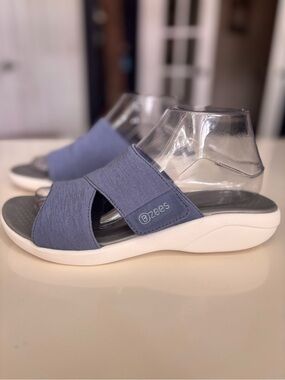 NEW Bzees Women's Women's Carefree Wedge Sandal in Blue